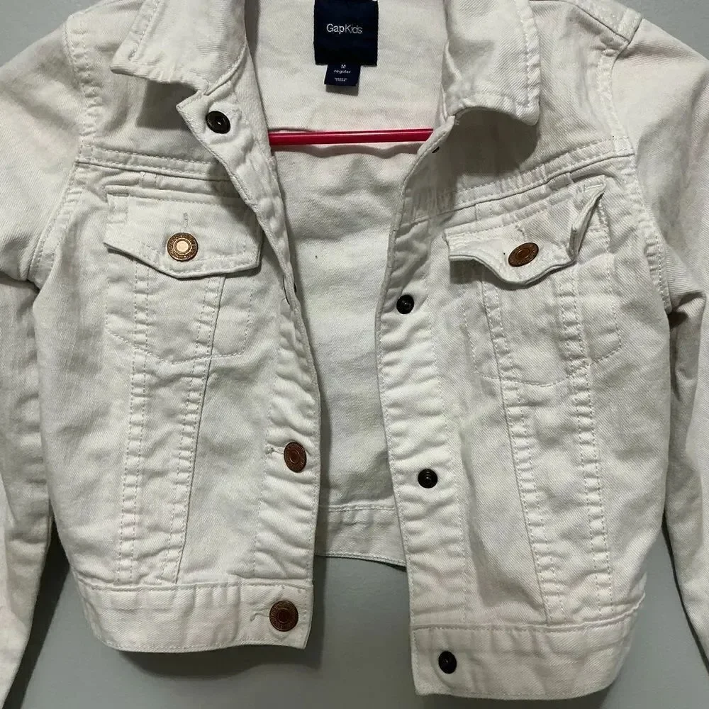 Gap kids white jean jacket. Great condition. Size M